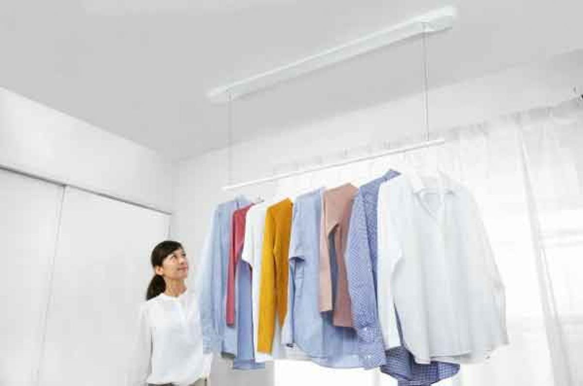 【保存版】床置きから“吊るす”へ。天井取付け型の室内物干しで変わる暮らし